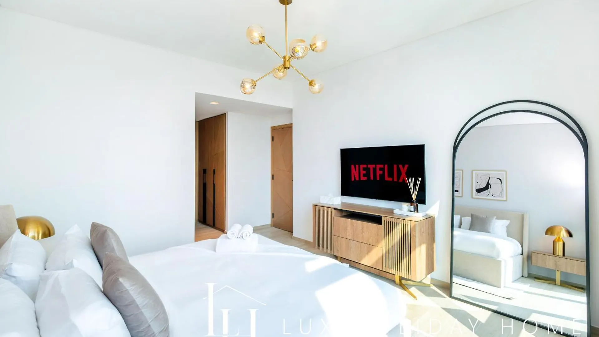 Lux The Palace Residence Suite Dubai