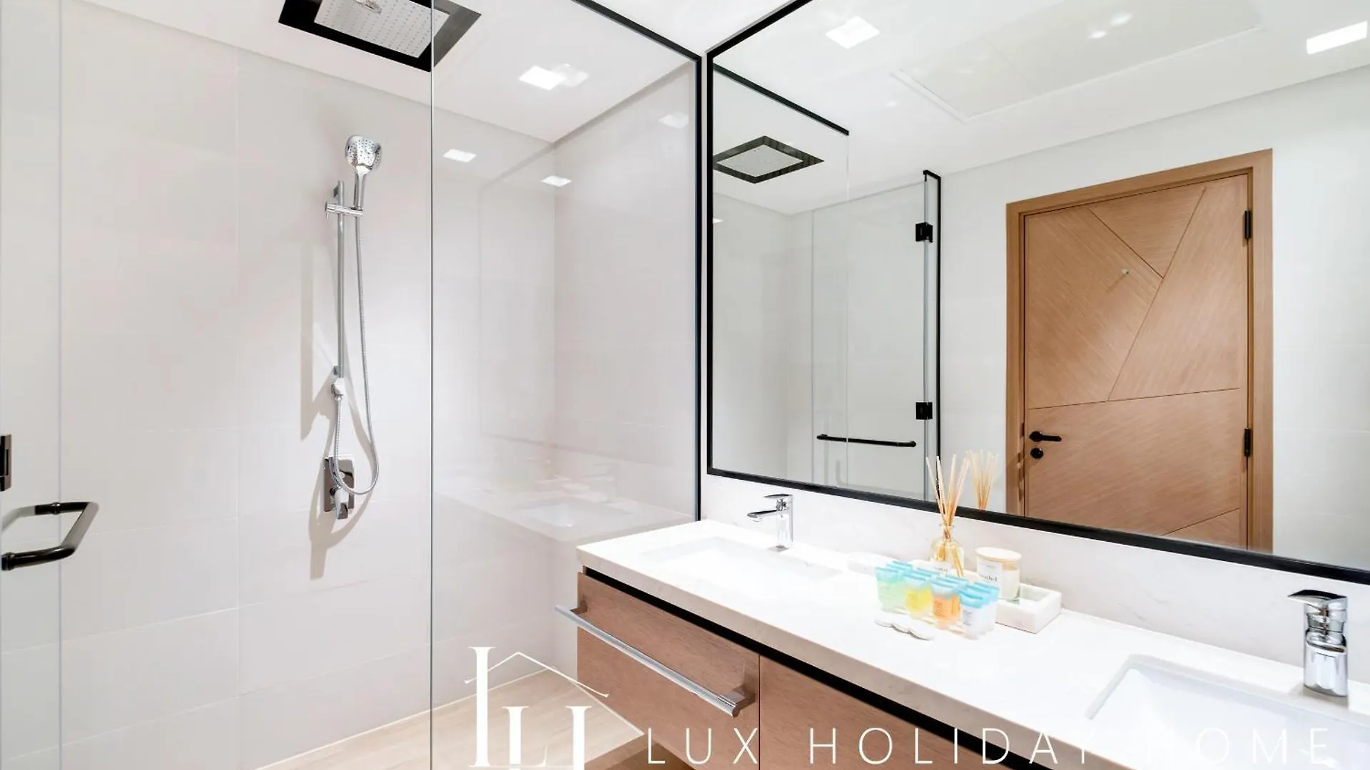 Lux The Palace Residence Suite Dubai United Arab Emirates